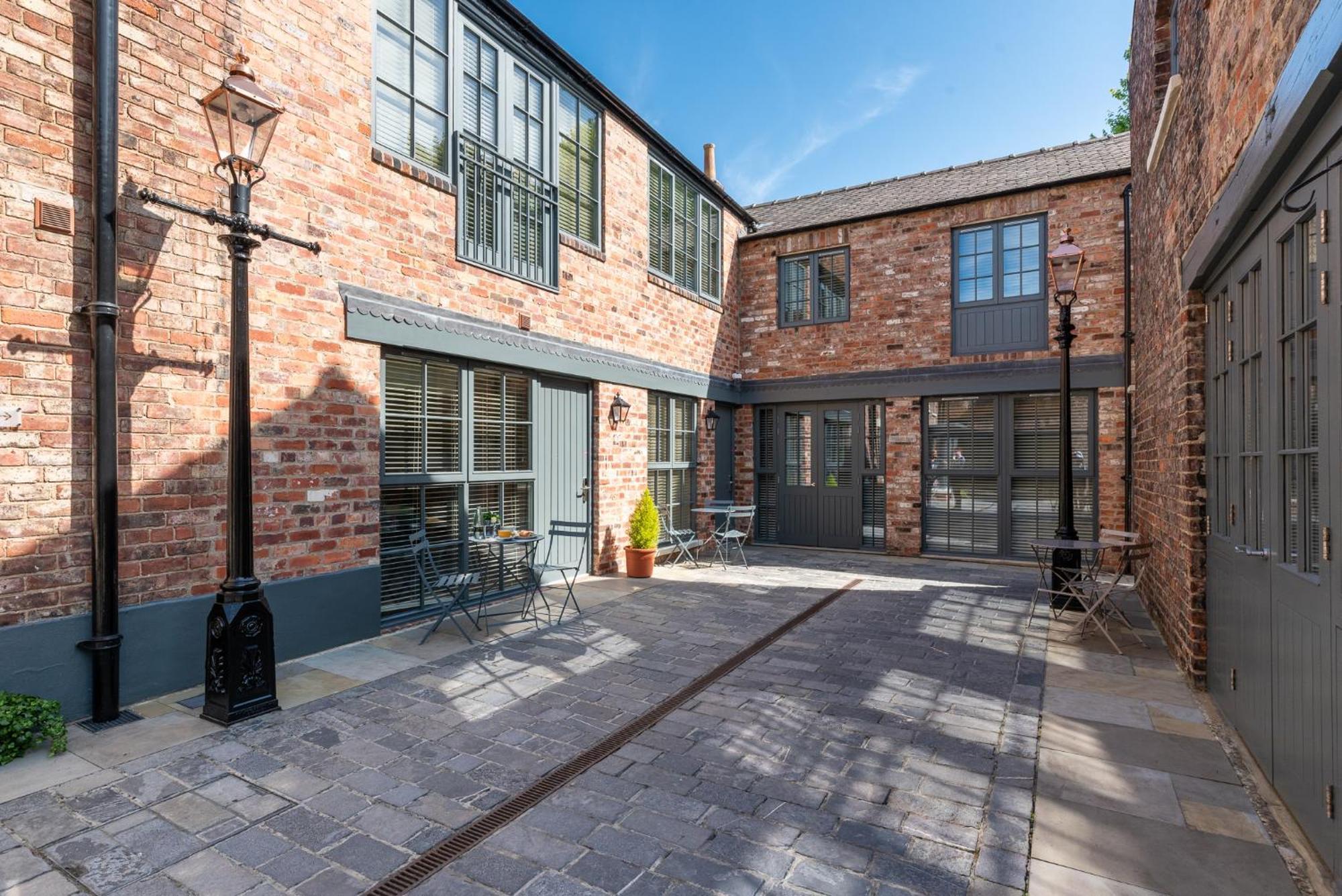 The Lawrance Luxury Aparthotel - York Buitenkant foto