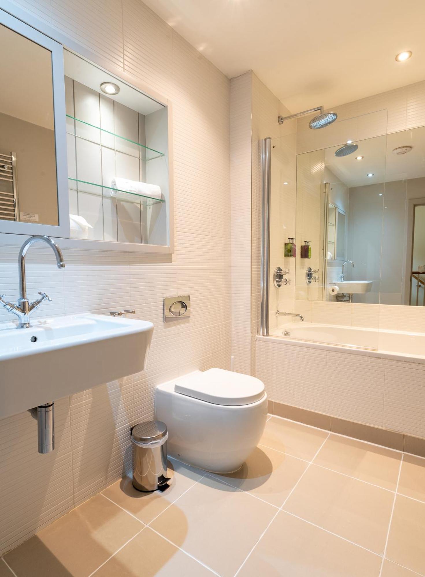 The Lawrance Luxury Aparthotel - York Buitenkant foto