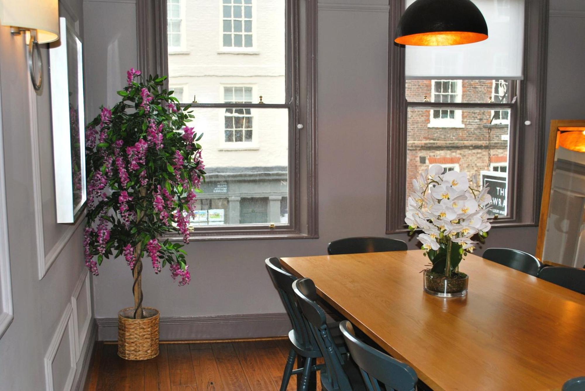 The Lawrance Luxury Aparthotel - York Buitenkant foto